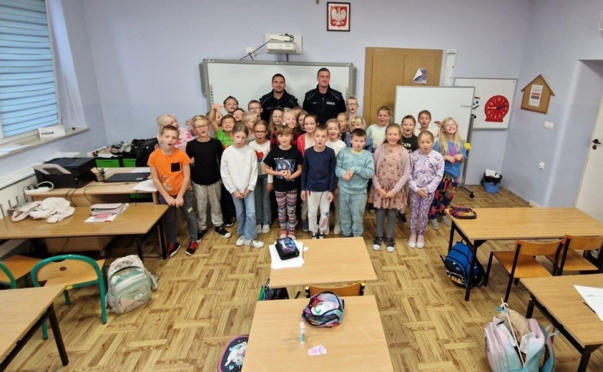 Dzielnicowi edukowali najmłodszych w Olzie - Serwis informacyjny z Wodzisławia Śląskiego - naszwodzislaw.com