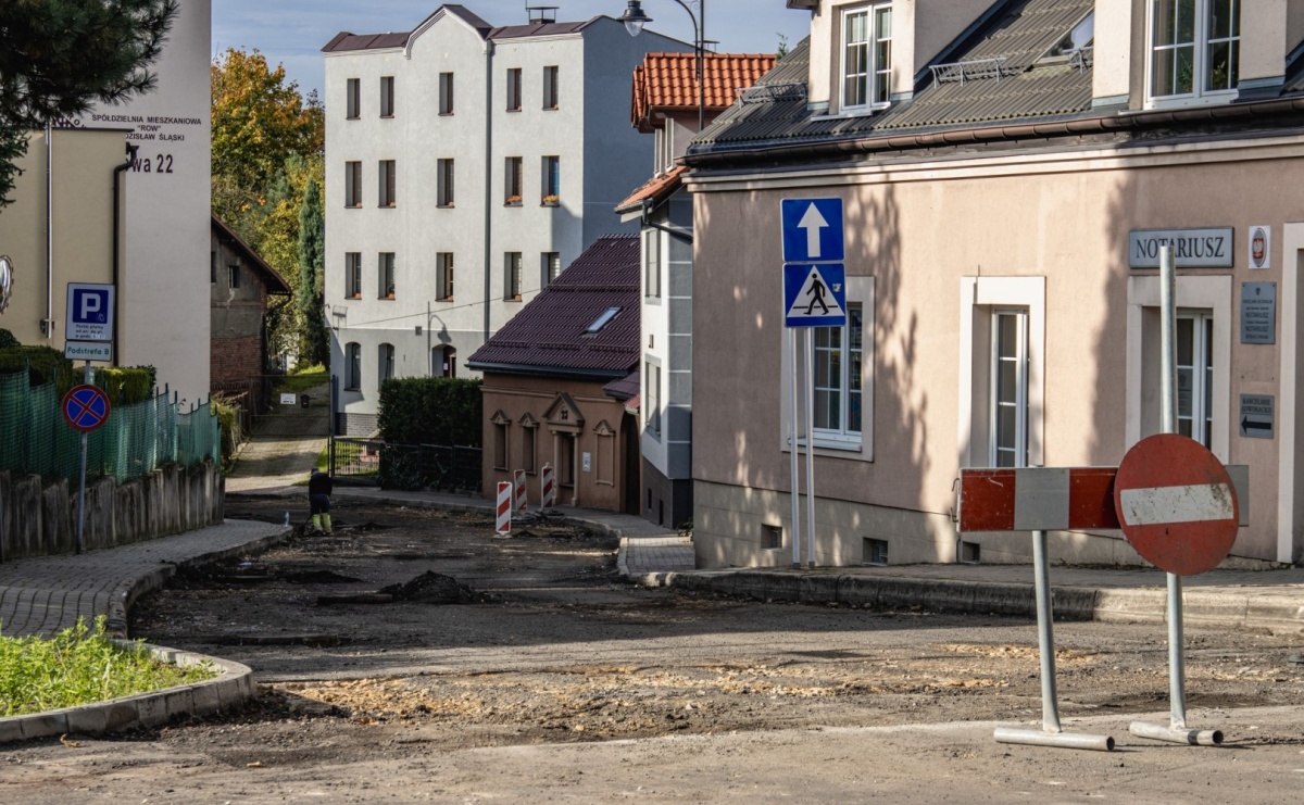 Trwają prace na ulicy Wałowej w Wodzisławiu Śląskim [FOTO] - Serwis informacyjny z Raciborza - naszraciborz.pl