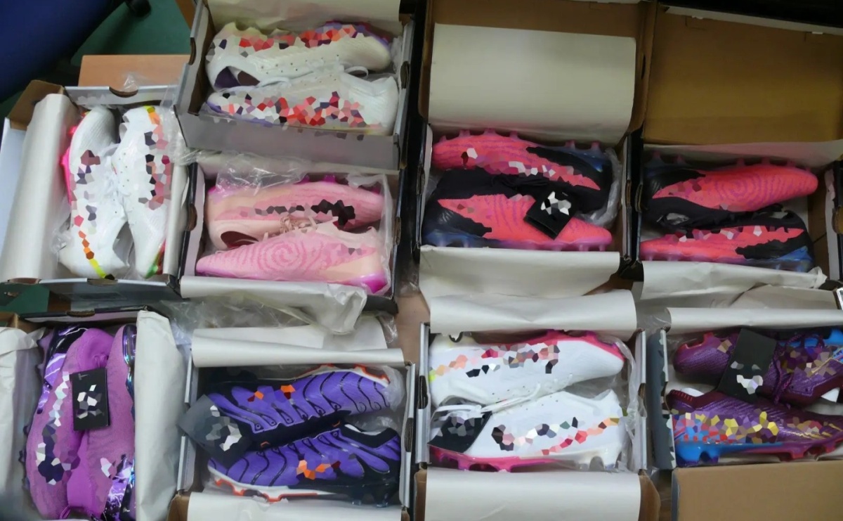 Służby celno-skarbowe kontrolują przesyłki z Azji. Szukają podróbek - Serwis informacyjny z Raciborza - naszraciborz.pl