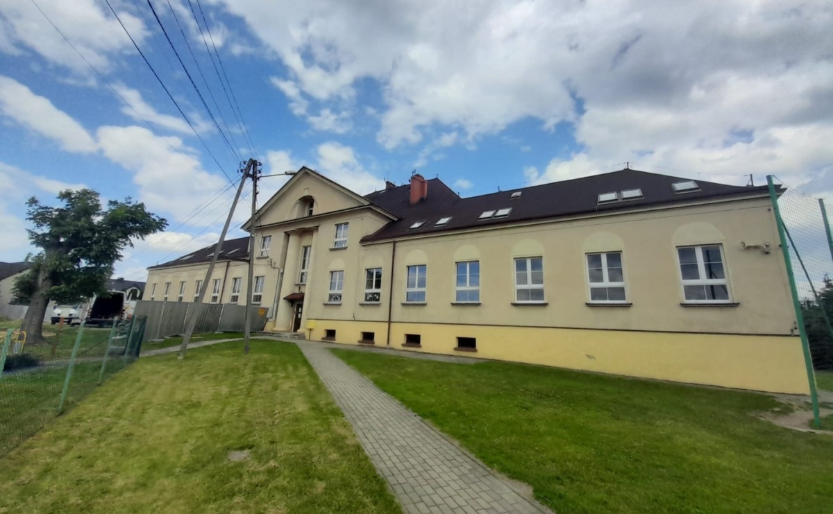 Gmina Godów  szuka wykonawcy remontu dachu i elewacji szkoły w Łaziskach - Serwis informacyjny z Raciborza - naszraciborz.pl