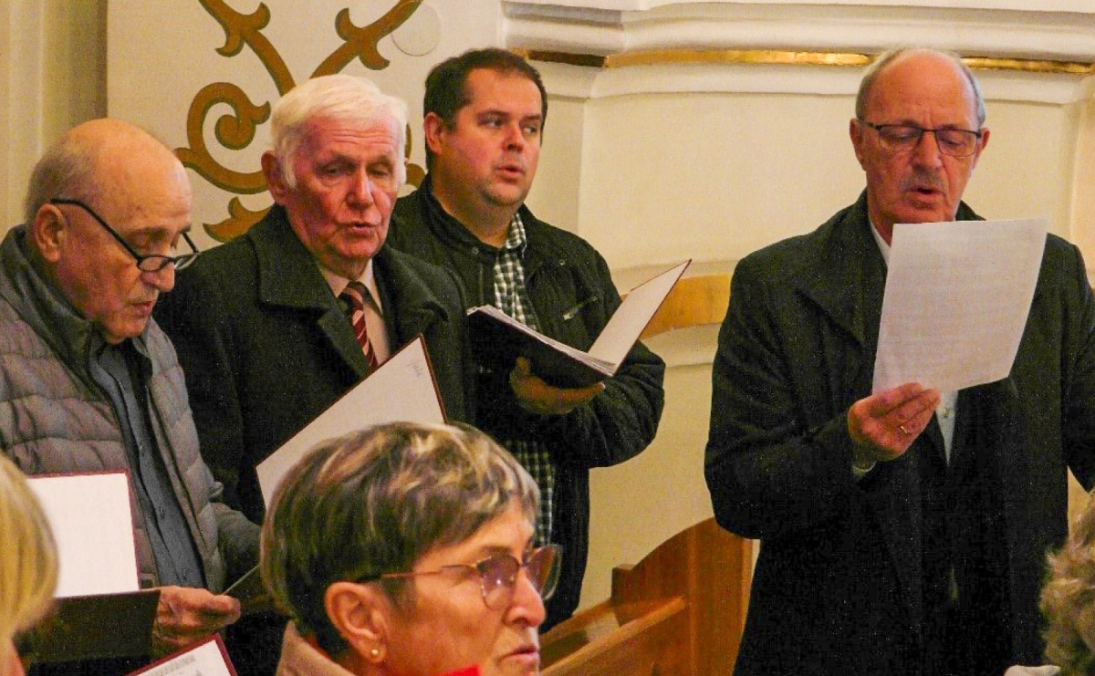 Chór Jadwiga z WCK wystąpił w kościele w Zawadzie - Serwis informacyjny z Raciborza - naszraciborz.pl