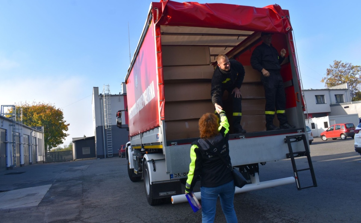 Łóżka dla poszkodowanych w powodzi wyruszyły z Wodzisławia Śląskiego do Głuchołaz - Serwis informacyjny z Raciborza - naszraciborz.pl