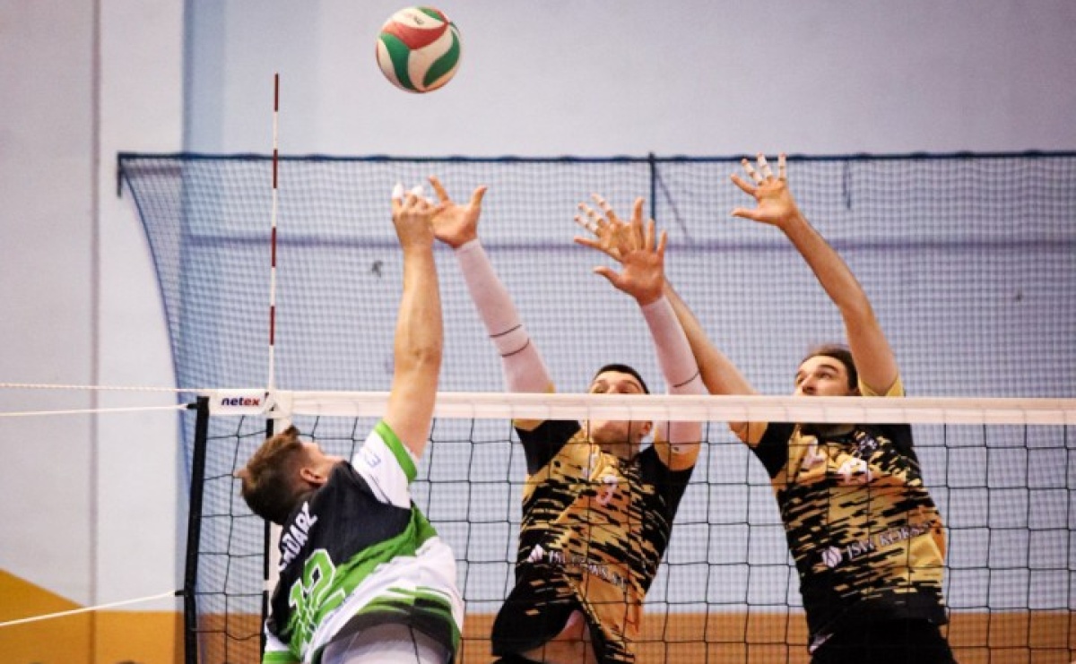 Zacięta walka na parkiecie. SK Górnik Radlin wygrywa po tie-breaku [FOTO] - Serwis informacyjny z Raciborza - naszraciborz.pl