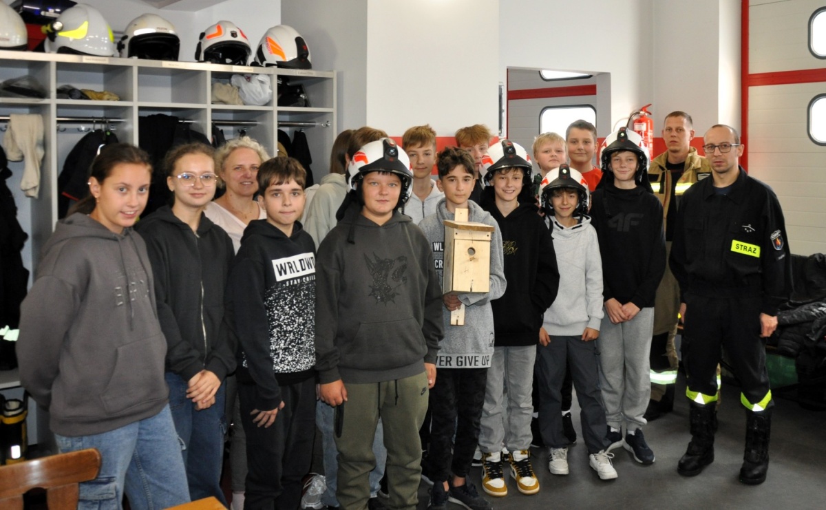 Pszów. Uczniowie SP4 wykonali ptasie domki do Parku Ryszard - Serwis informacyjny z Raciborza - naszraciborz.pl