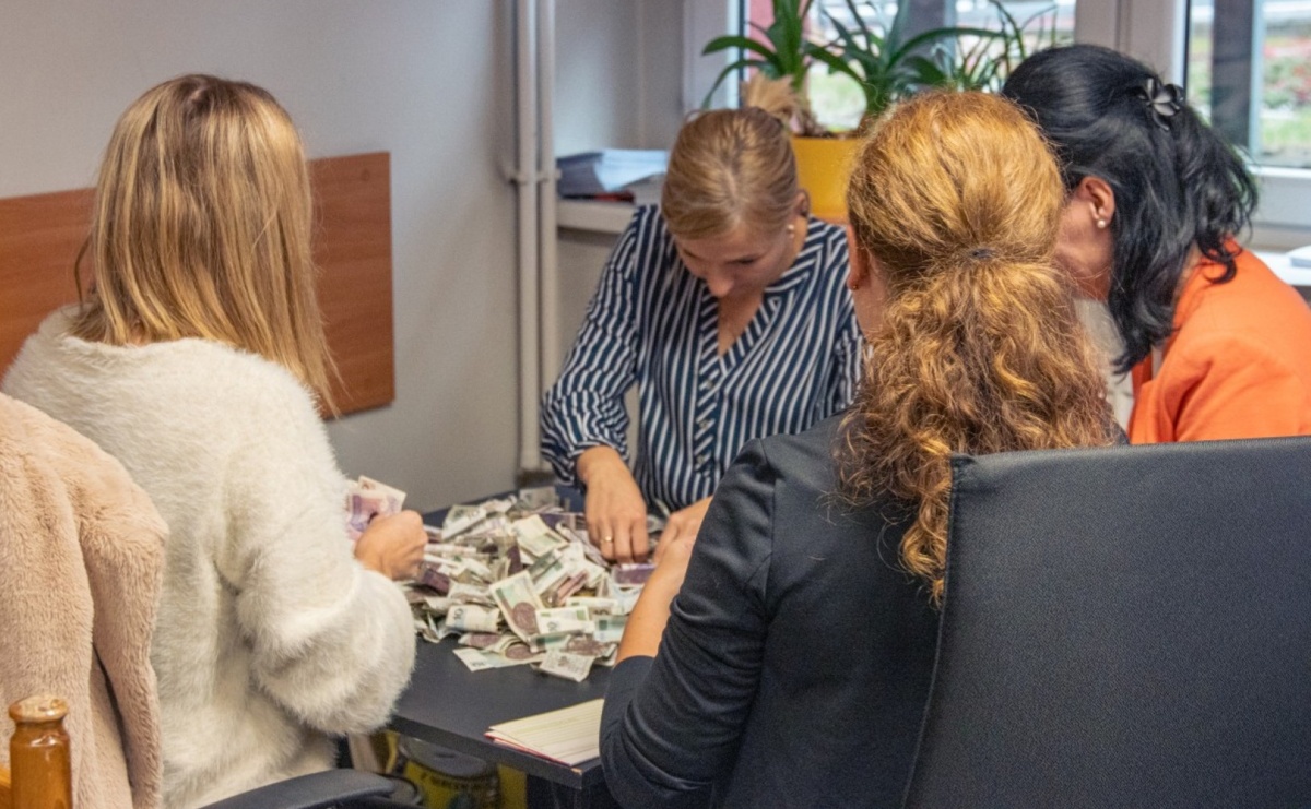 Wielki sukces cmentarnej zbiórki charytatywnej - Serwis informacyjny z Raciborza - naszraciborz.pl