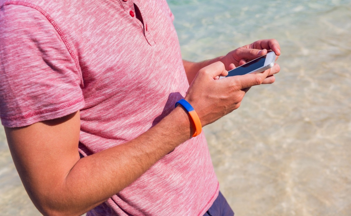 Opaski silikonowe – od akcji społecznych po promocję marki na dużą skalę - Serwis informacyjny z Raciborza - naszraciborz.pl