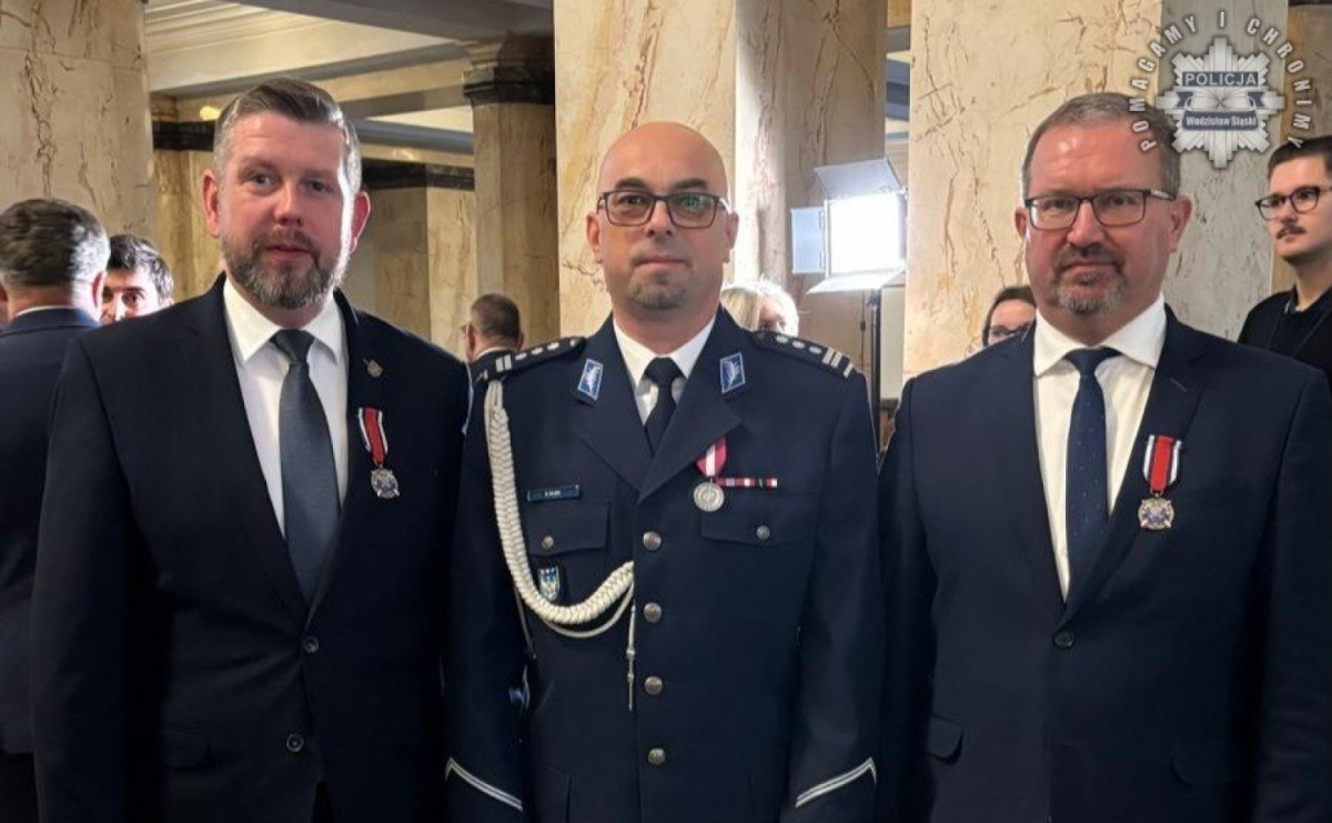 Wodzisławscy samorządowcy odebrali medale za zasługi dla policji - Serwis informacyjny z Wodzisławia Śląskiego - naszwodzislaw.com