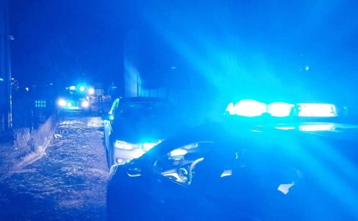 Sceny rodem z filmu akcji w Radlinie. Agresywny nożownik zaatakował policjantów - Serwis informacyjny z Raciborza - naszraciborz.pl