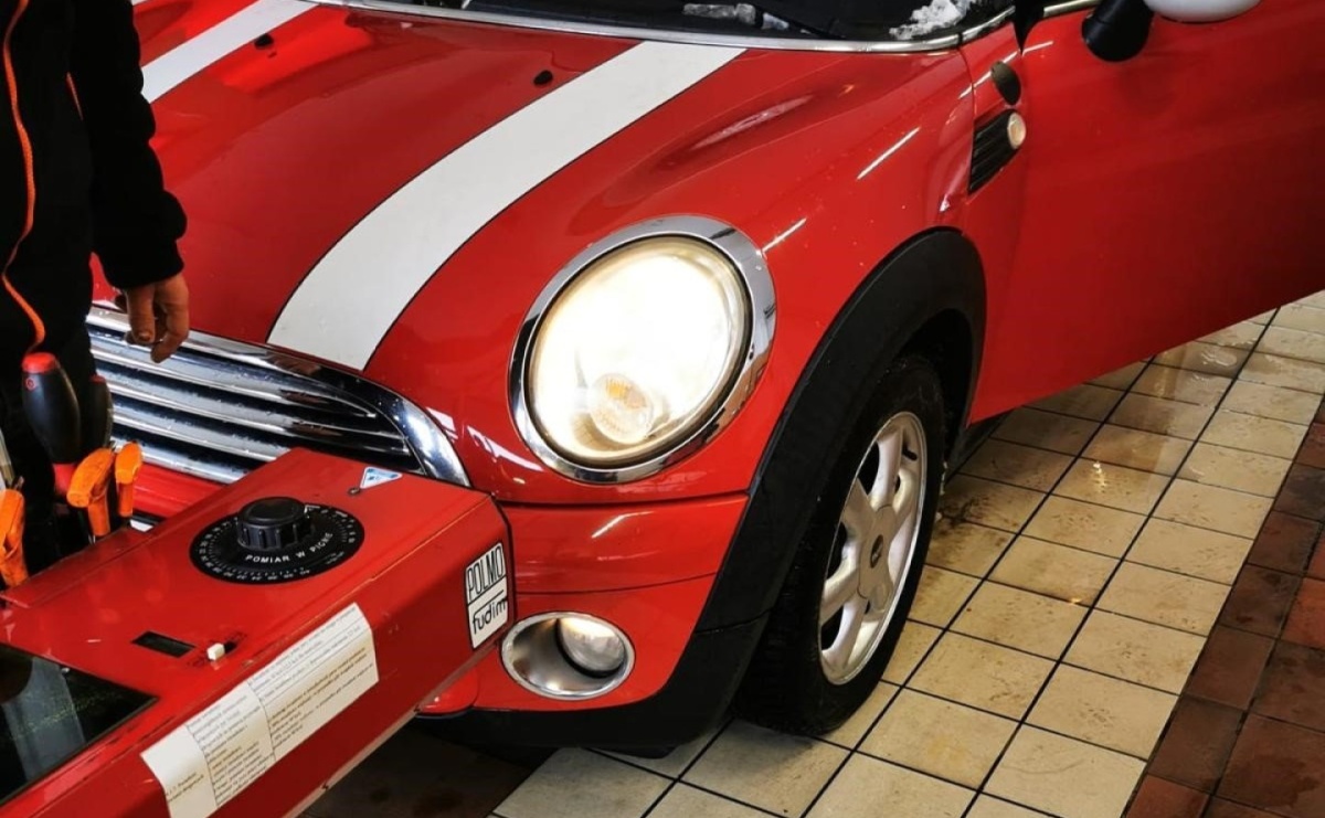 Kolejni kierowcy bezpłatnie sprawdzili światła w swych samochodach - Serwis informacyjny z Raciborza - naszraciborz.pl