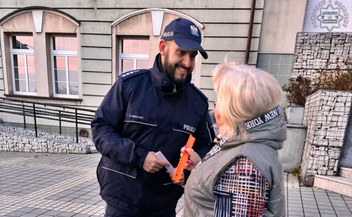 Wodzisławscy policjanci zadbali, by piesi w Pszowie byli widoczni - Serwis informacyjny z Raciborza - naszraciborz.pl