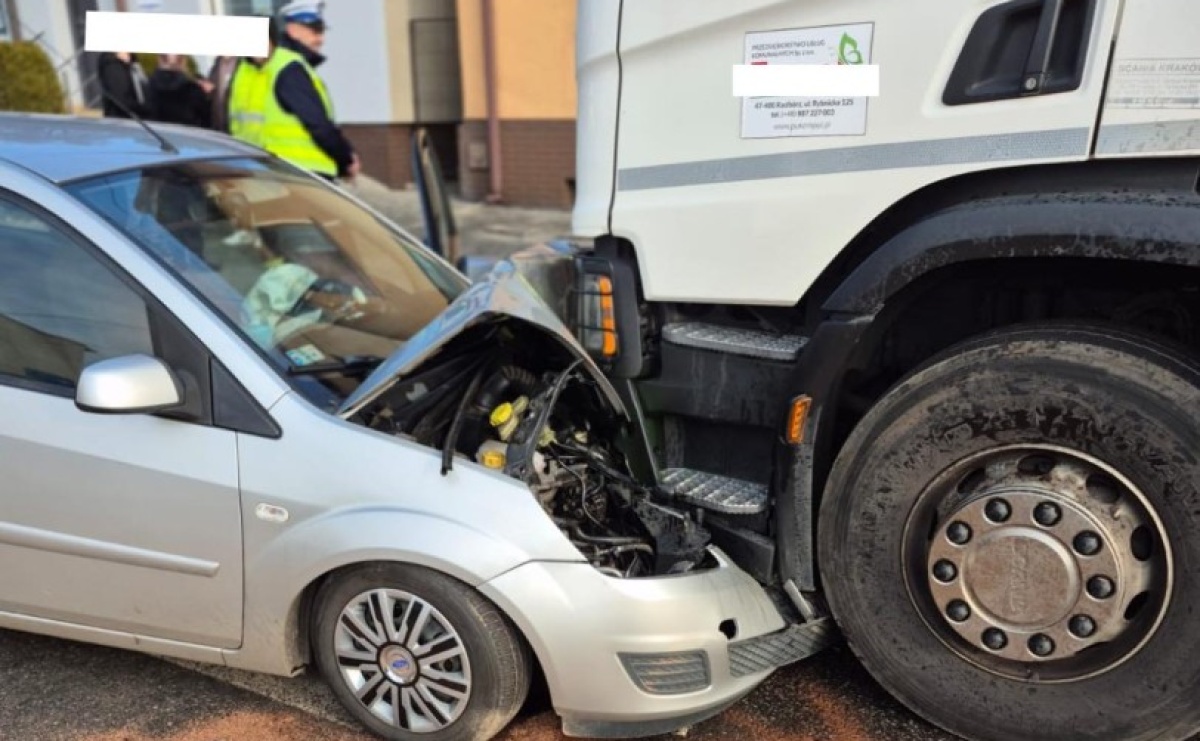 19-latek przeszarżował i wjechał w śmieciarkę - Serwis informacyjny z Raciborza - naszraciborz.pl