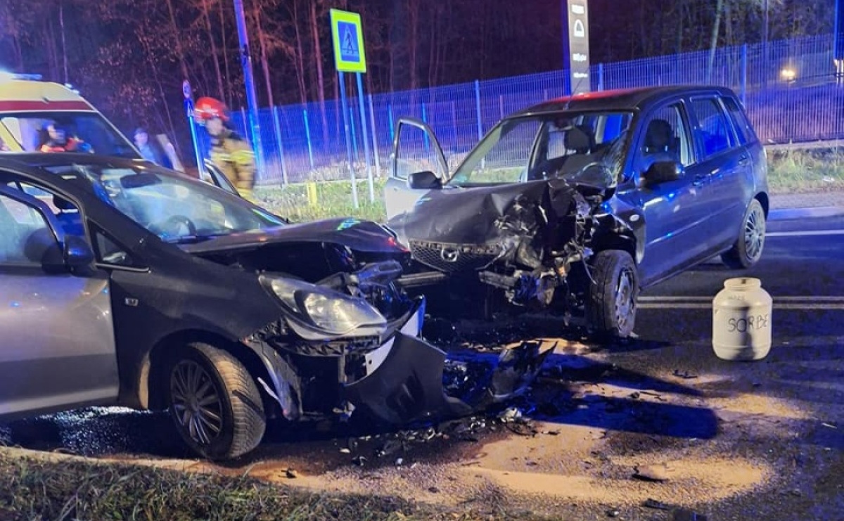 Czołowe zderzenie na Rybnickiej spowodowało ogromne utrudnienia - Serwis informacyjny z Wodzisławia Śląskiego - naszwodzislaw.com