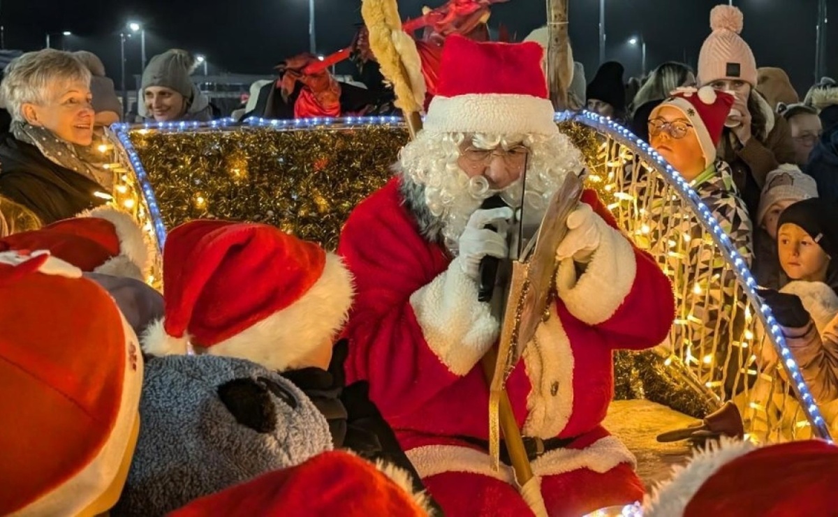 Mikołajki w Pszowie. Wspólne świętowanie w nowej bibliotece [FOTO] - Serwis informacyjny z Raciborza - naszraciborz.pl