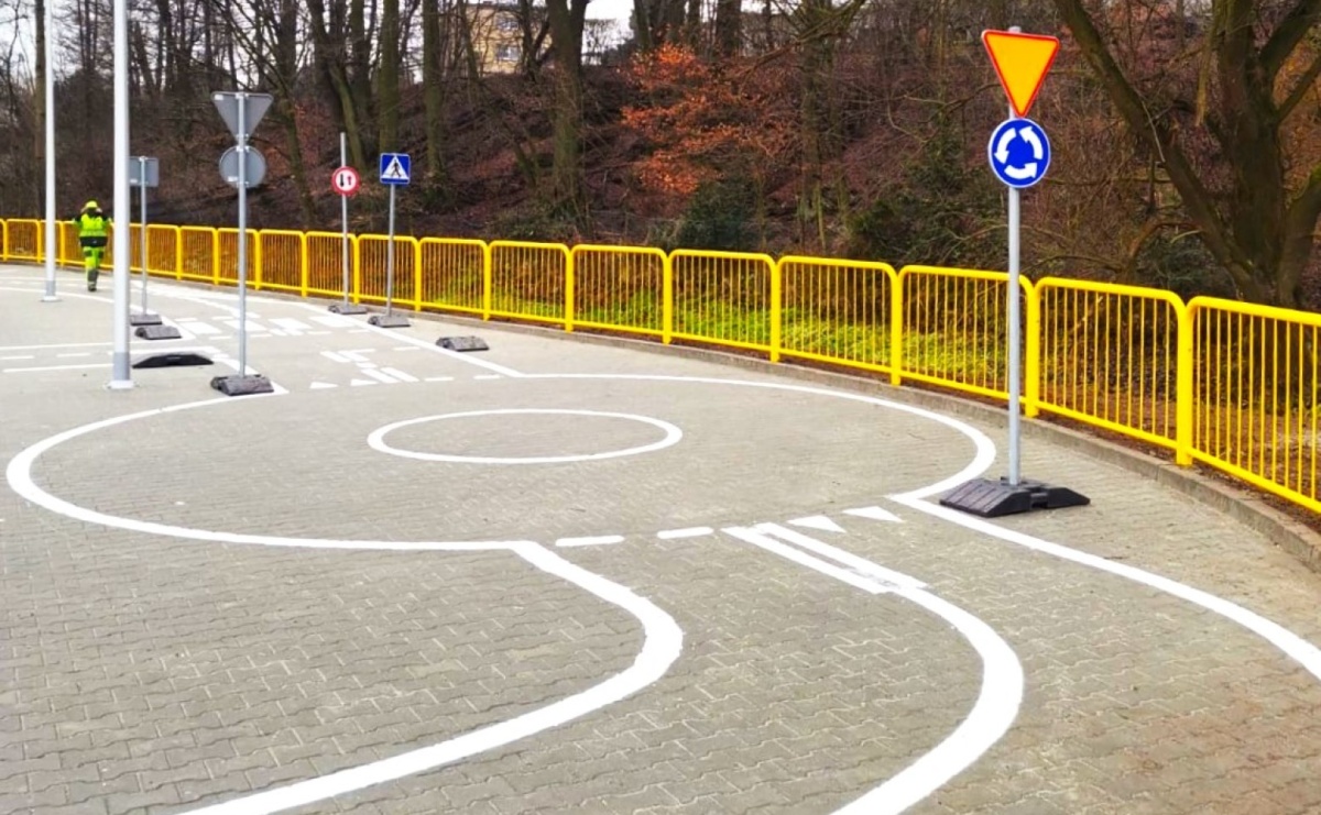 Zmiany na Owocowej. Jest plac manewrowy dla rowerzystów - Serwis informacyjny z Raciborza - naszraciborz.pl