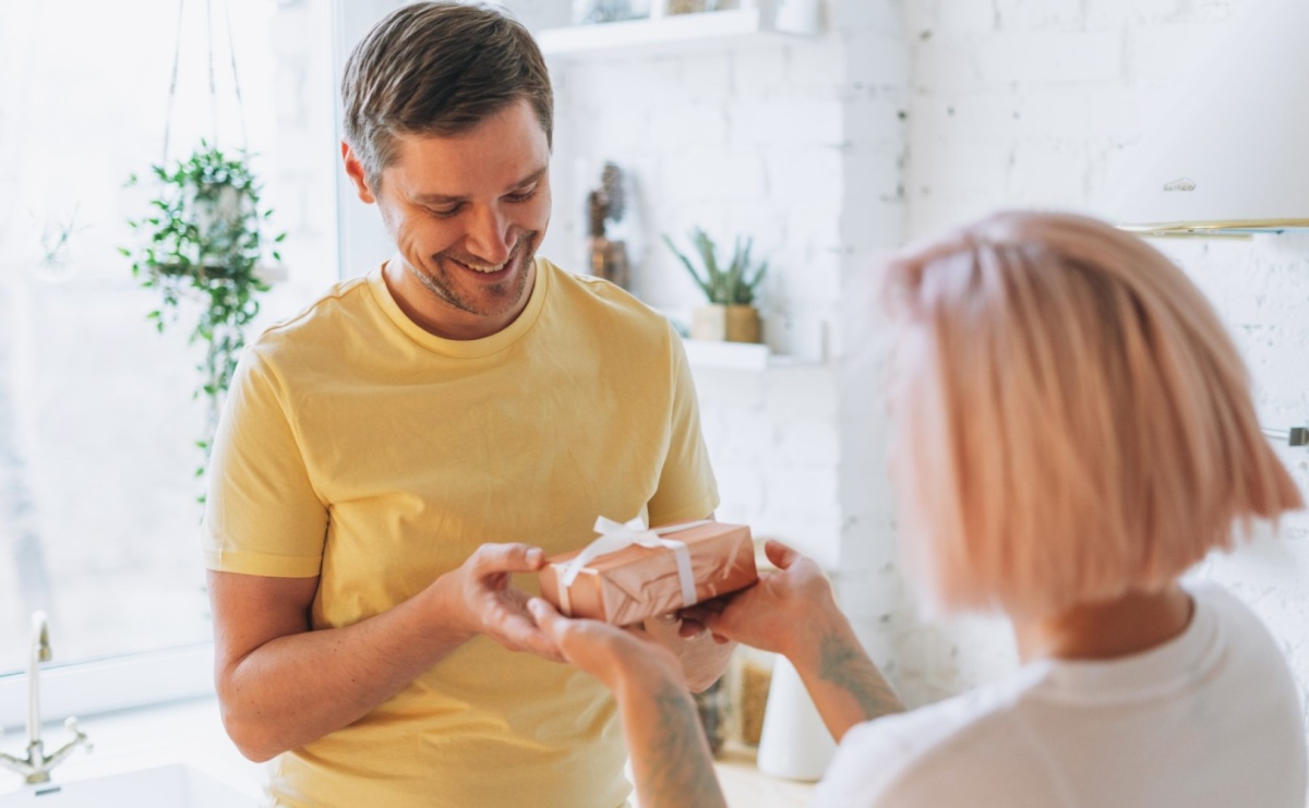 Jak dobrać prezent dla niego? Top 5 propozycji prezentów na różne okazje - Serwis informacyjny z Raciborza - naszraciborz.pl