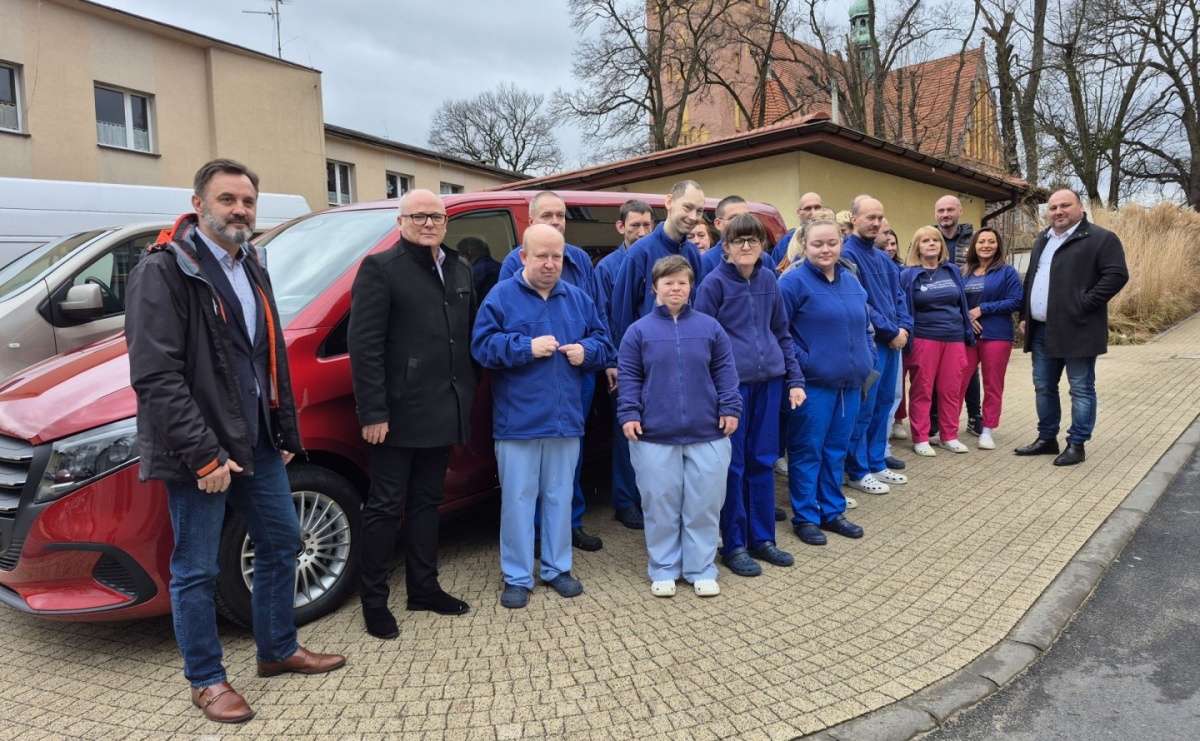 Wodzisławski ZAZ z nowym samochodem - Serwis informacyjny z Wodzisławia Śląskiego - naszwodzislaw.com