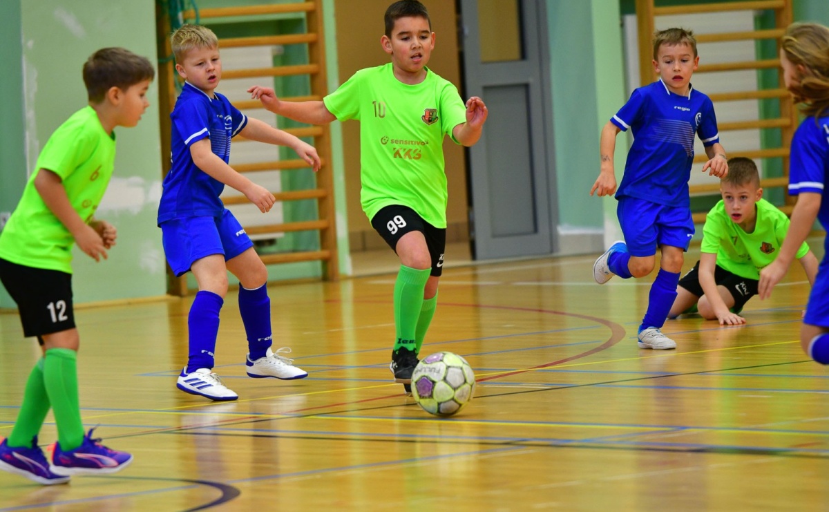 Piłkarska rywalizacja rocznika 2016. Kolejny turniej fundacji Junior Trening [FOTO] - Serwis informacyjny z Raciborza - naszraciborz.pl