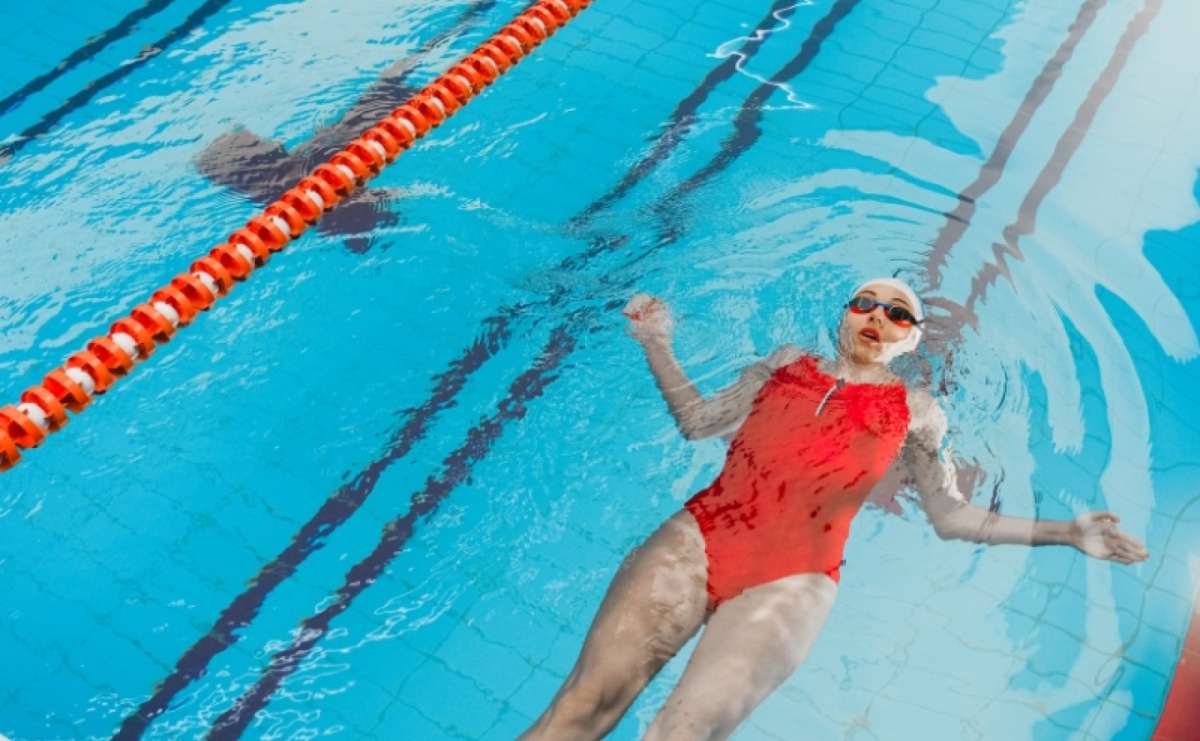 Jak wybrać wygodny i stylowy strój kąpielowy na basen? Kilka cennych wskazówek - Serwis informacyjny z Raciborza - naszraciborz.pl