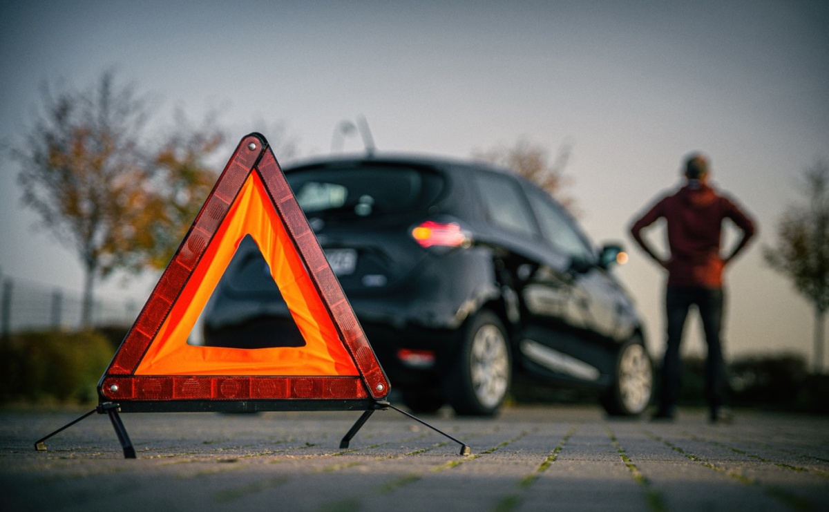 Bezpieczeństwo na autostradzie: Jak uniknąć zagrożeń i skutecznie radzić sobie w sytuacjach awaryjnych - Serwis informacyjny z Raciborza - naszraciborz.pl