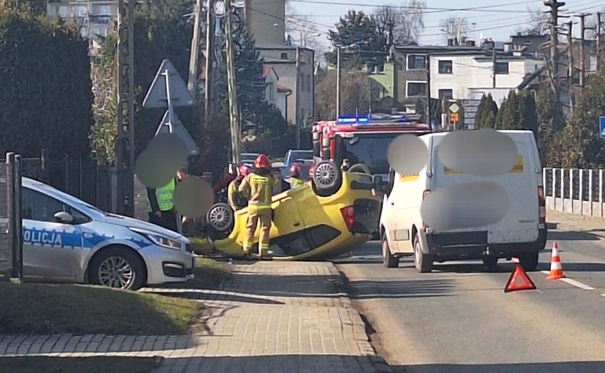 Dachowanie w Radlinie. Za kierownicą 85-latka - Serwis informacyjny z Raciborza - naszraciborz.pl