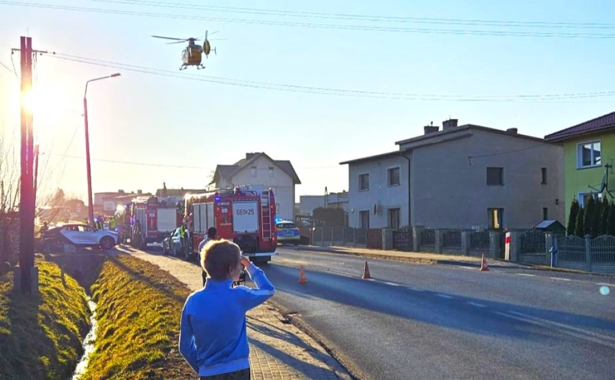 Gorzyce. Trzylatka bawiła się przy drodze. Została potrącona. Lądował śmigłowiec LPR - Serwis informacyjny z Raciborza - naszraciborz.pl