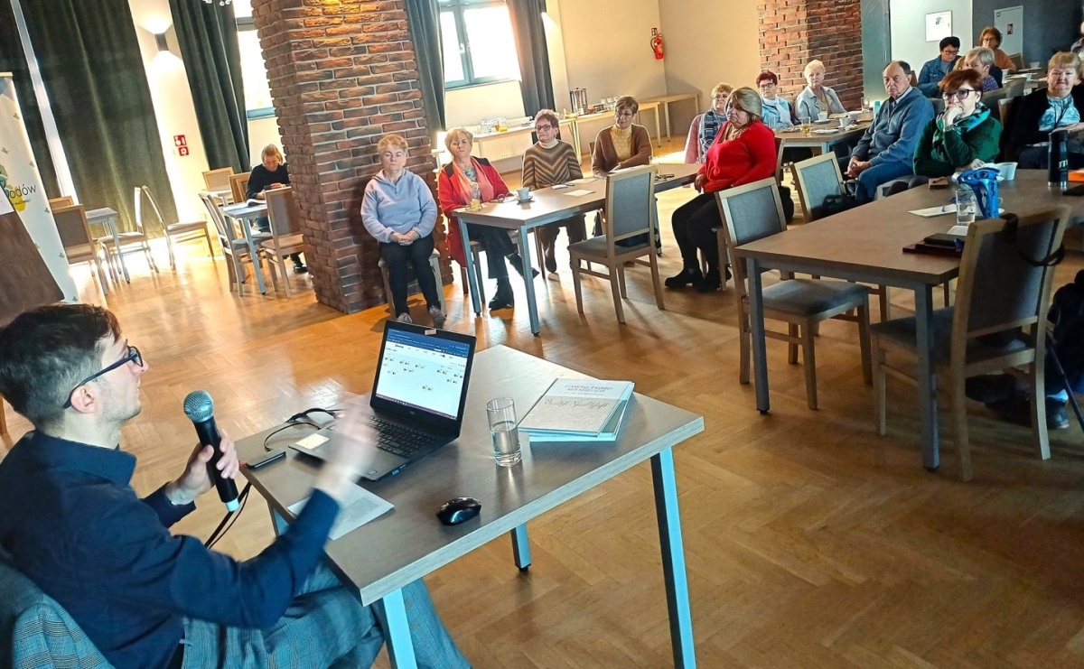 Poznanie dawno zmarłych przodków? Dla seniorów z Godowa to żaden problem - Serwis informacyjny z Raciborza - naszraciborz.pl