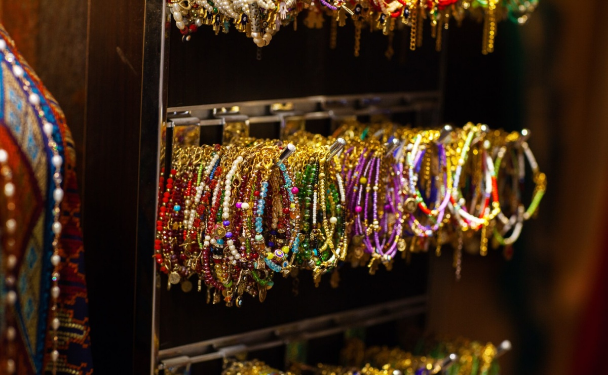 Gdzie kupić tanią, ale dobrą biżuterię? Sprawdzamy najlepsze opcje - Serwis informacyjny z Raciborza - naszraciborz.pl