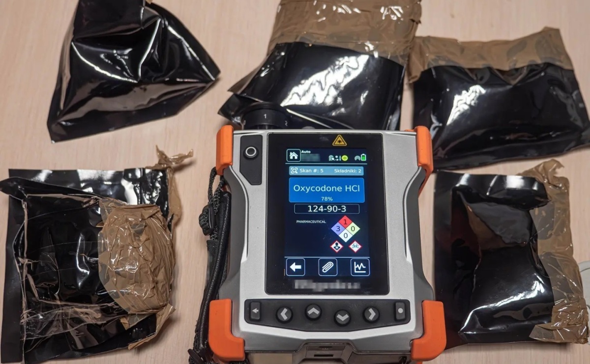 KAS wykryła oksykodon ukryty w kierownicy. Pomogli Kodi i spektrometr - Serwis informacyjny z Raciborza - naszraciborz.pl