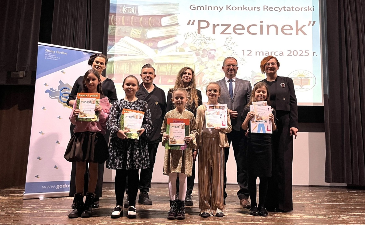 Przecinek i wszystko jasne. Poznajcie najlepszych młodych recytatorów Gminy Godów - Serwis informacyjny z Wodzisławia Śląskiego - naszwodzislaw.com