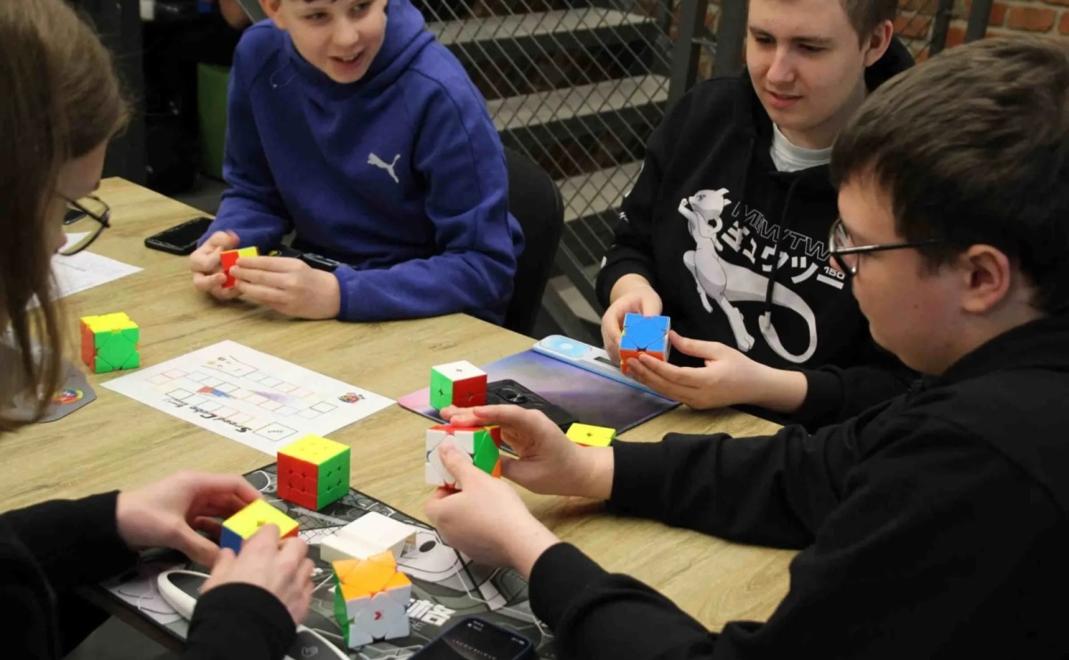 Zobacz najlepszych speedcuberów w akcji! - Serwis informacyjny z Raciborza - naszraciborz.pl