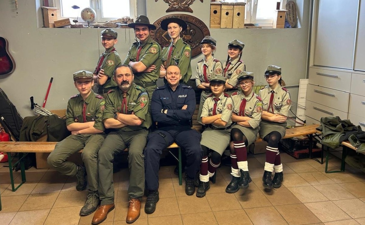 Policjant spotkał się z harcerzami - Serwis informacyjny z Raciborza - naszraciborz.pl