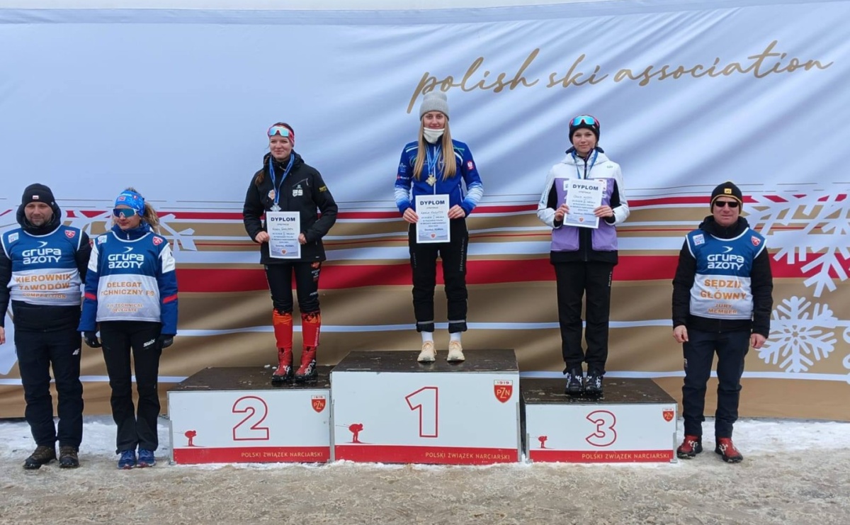 Oliwia Witek na podium międzynarodowych zawodów FIS RACE na Kubalonce - Serwis informacyjny z Raciborza - naszraciborz.pl