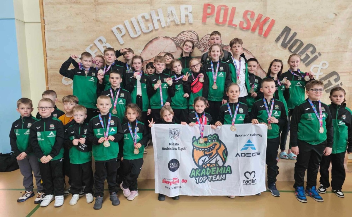 Worek medali zawodników Akademii Sportowej Top Team na zawodach superpucharu w Siewierzu - Serwis informacyjny z Raciborza - naszraciborz.pl