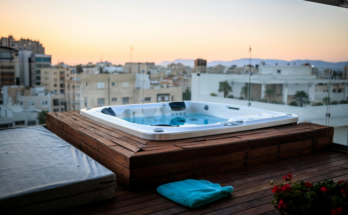 Jacuzzi na balkon – jakie modele sprawdzą się na małych przestrzeniach - Serwis informacyjny z Raciborza - naszraciborz.pl