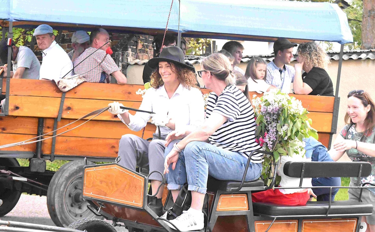 Maj w Gminie Godów rozpoczął się tradycyjną procesją konną - Serwis informacyjny z Raciborza - naszraciborz.pl