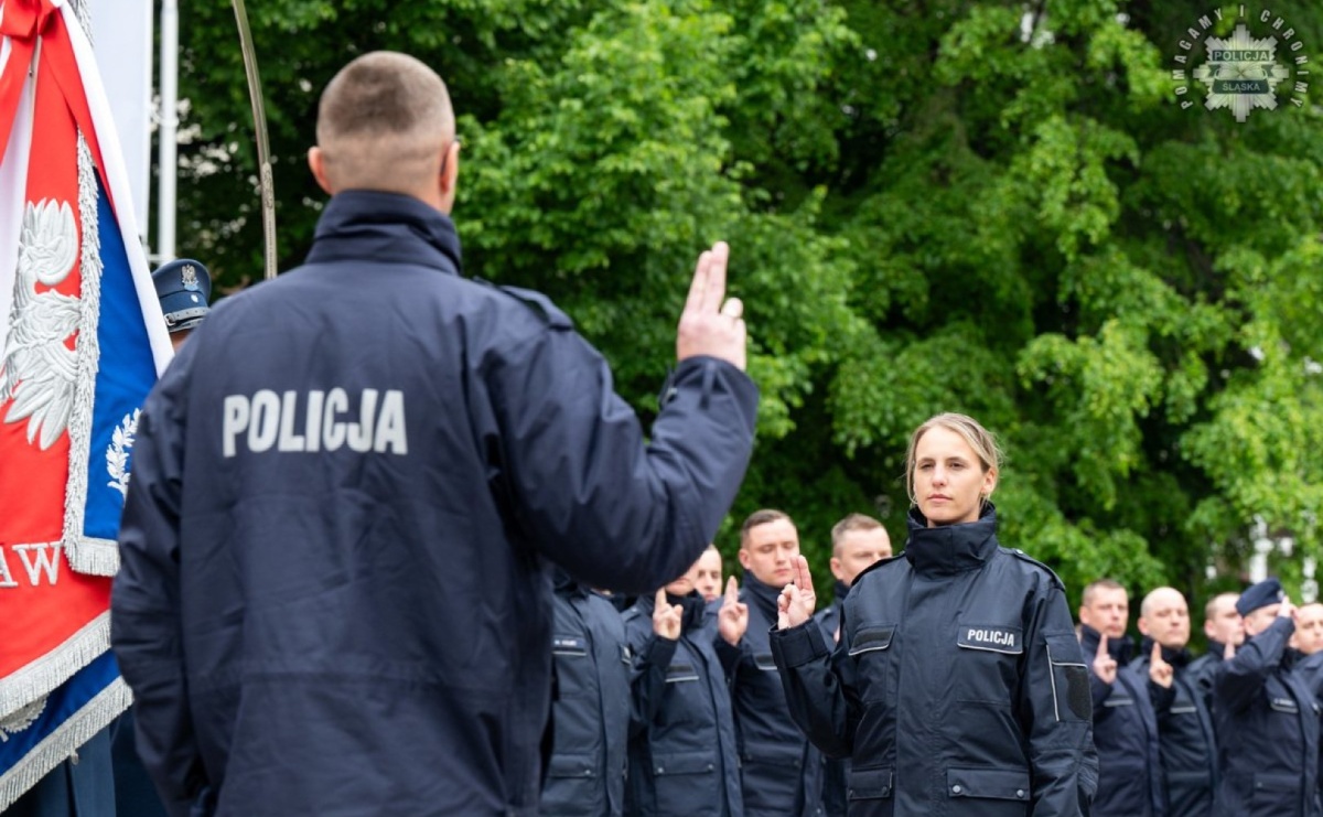 Nowi funkcjonariusze śląskiej policji złożyli ślubowanie [FOTO] - Serwis informacyjny z Raciborza - naszraciborz.pl