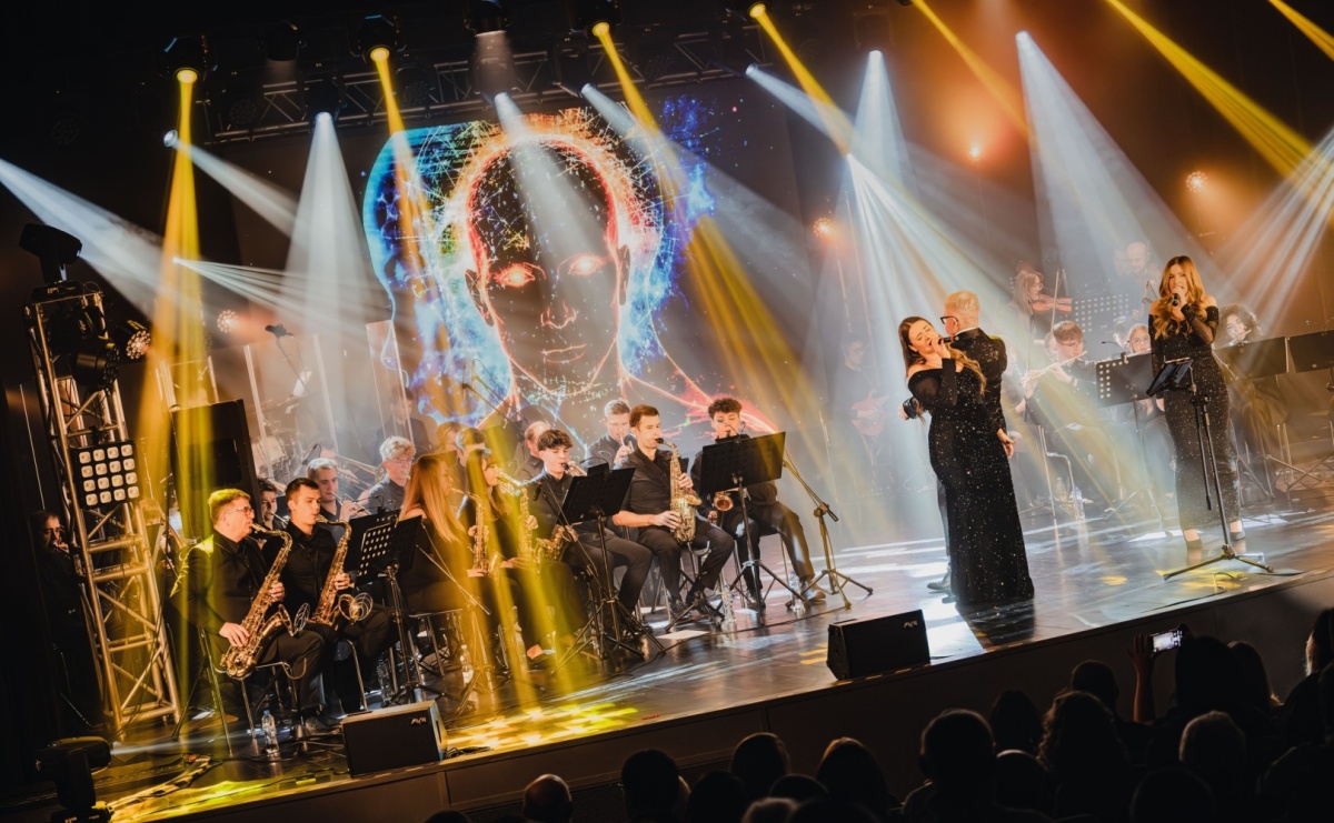 Muzyczny pociąg zatrzyma się na Stacji - Osiecka. Koncert Wodzisławskiej Orkiestry Rozrywkowej - Serwis informacyjny z Raciborza - naszraciborz.pl