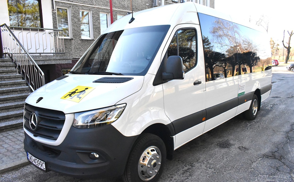 Godów. Nowy autobus służy już dzieciom z niepełnosprawnościami - Serwis informacyjny z Raciborza - naszraciborz.pl