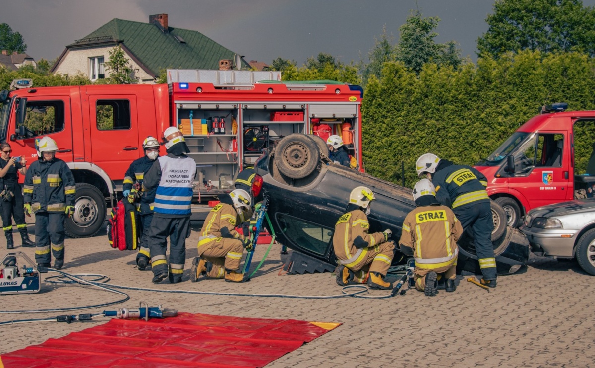 Parada wozów strażackich przed Wodzisław Śląski - Serwis informacyjny z Raciborza - naszraciborz.pl