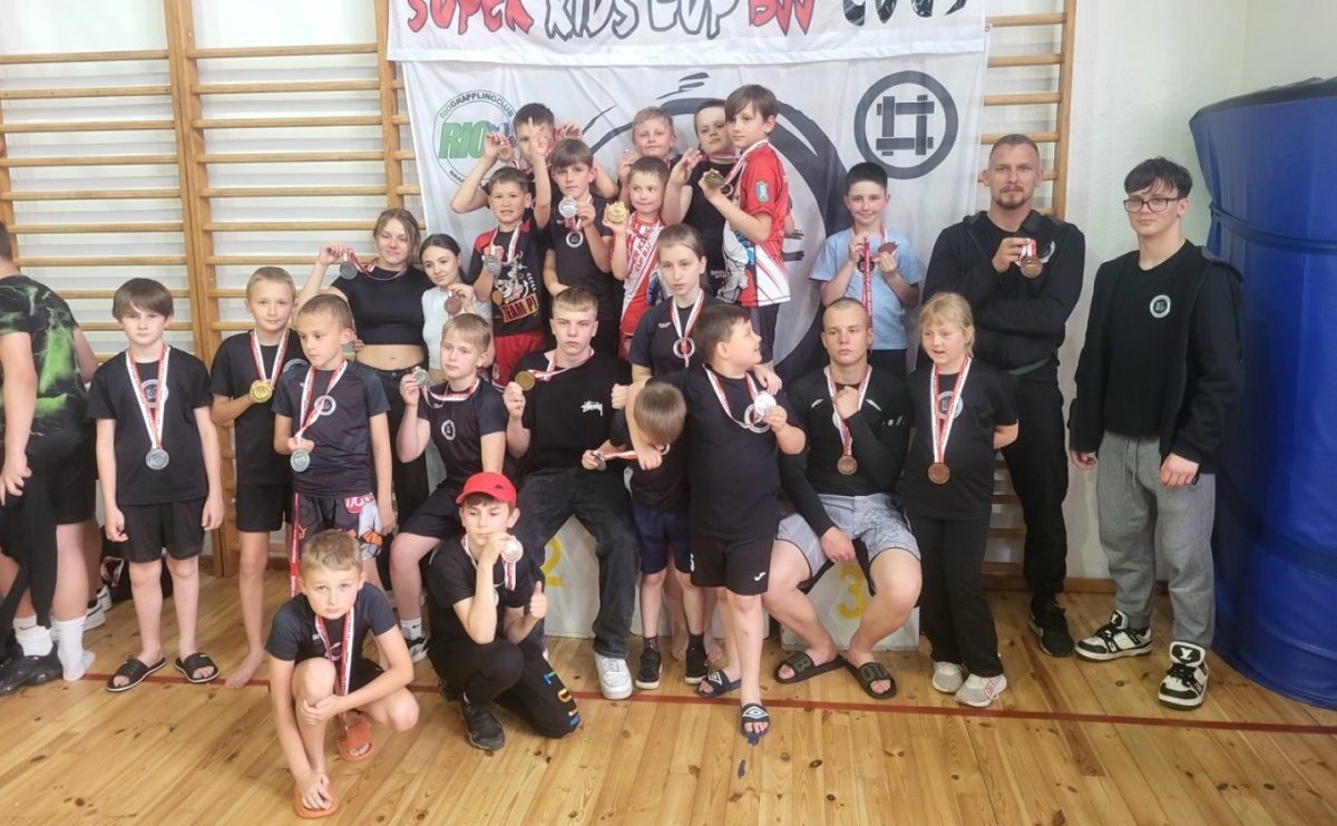 Rydułtowscy zawodnicy na czołowych pozycjach podczas SUPER KIDS CUP 2025! - Serwis informacyjny z Raciborza - naszraciborz.pl