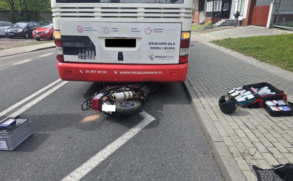 Wypadek w Pszowie. Kierowca skutera poważnie ranny po zderzeniu z autobusem - Serwis informacyjny z Raciborza - naszraciborz.pl