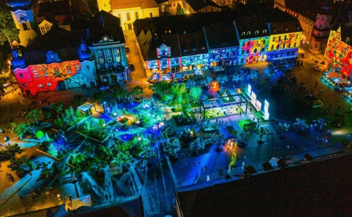 Kwitnące ogrody, widowiskowe mappingi i ceramiczne arcydzieła - Pszczyna zaprasza na Daisy Days 2025 - Serwis informacyjny z Raciborza - naszraciborz.pl