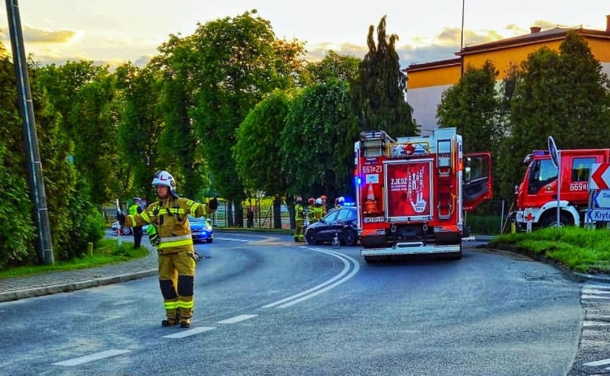 Gorzyce. Szarża zakończona uderzeniem w krawężnik - Serwis informacyjny z Raciborza - naszraciborz.pl