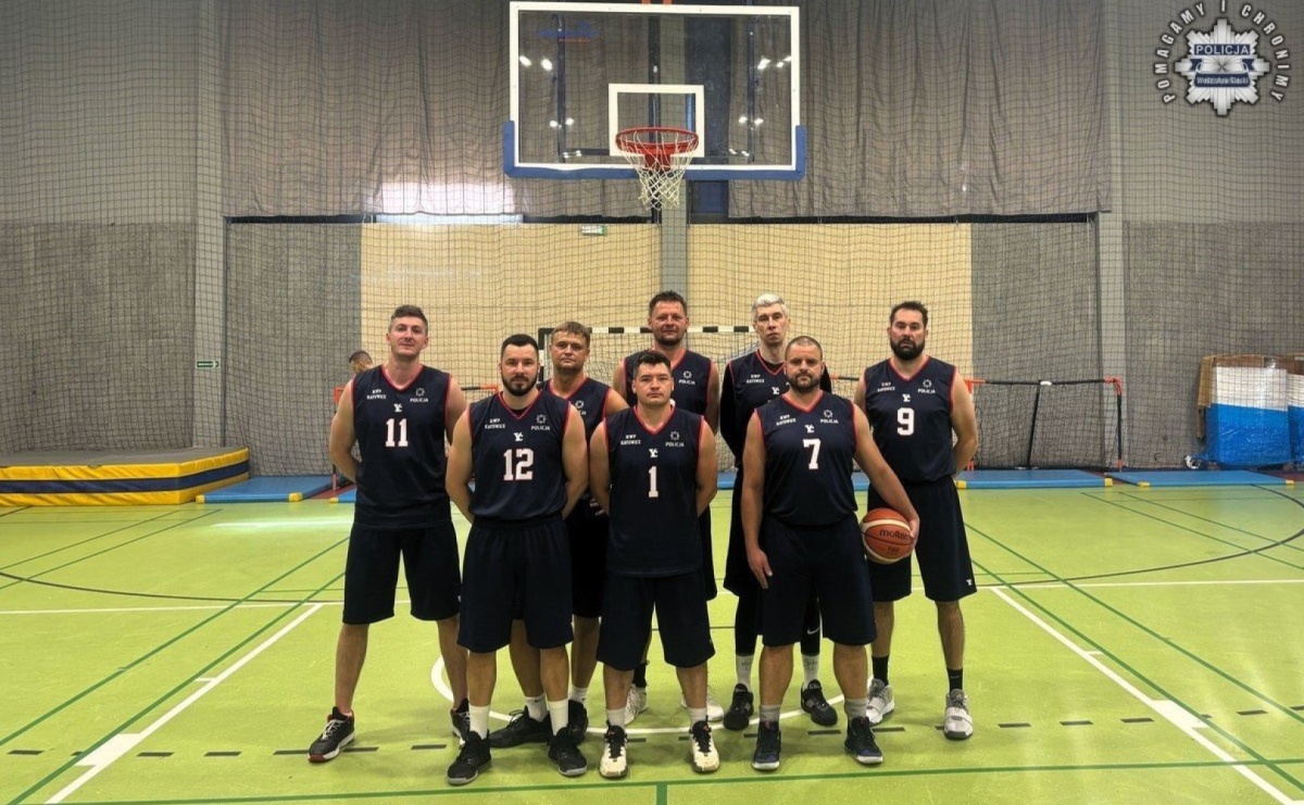 Wodzisławski policjant na podium międzynarodowych Halowych Mistrzostw Policji w koszykówce - Serwis informacyjny z Raciborza - naszraciborz.pl