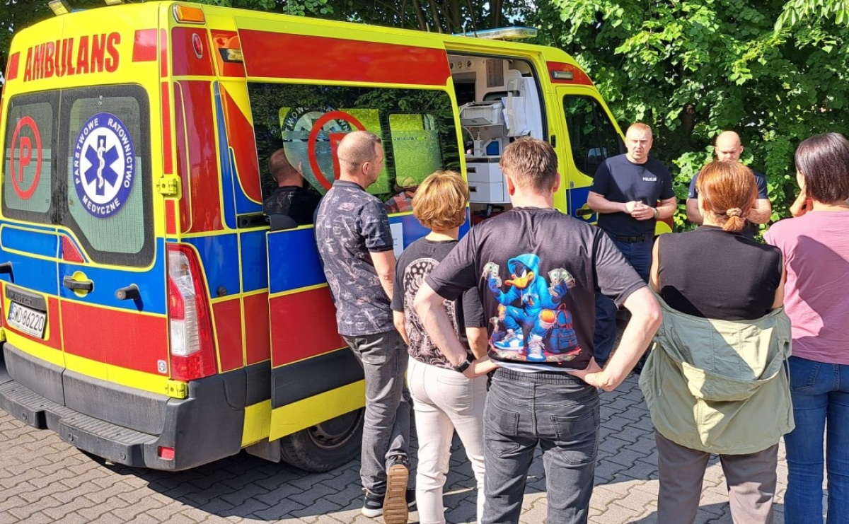 Wodzisławscy policjanci szkolą medyków z samoobrony - Serwis informacyjny z Raciborza - naszraciborz.pl