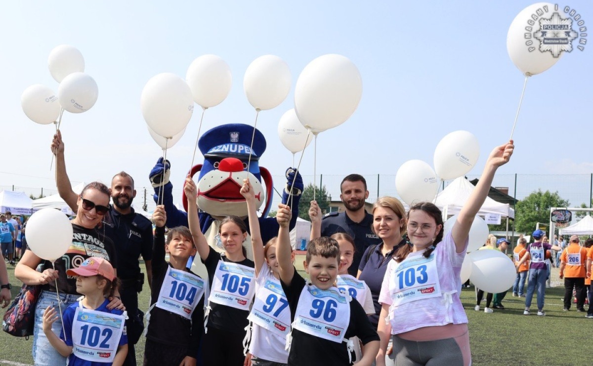 Powiatowa Olimpiada dla osób z niepełnosprawnościami im. Tadeusza Skatuły z udziałem wodzisławskich mundurowych - Serwis informacyjny z Raciborza - naszraciborz.pl