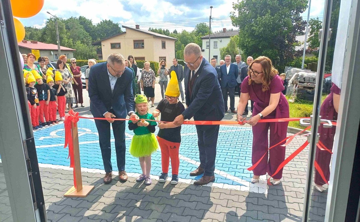 Przedszkolaki z Krostoszowic mają powody do radości i dumy! Nowe przedszkole oficjalnie przekazane do użytku - Serwis informacyjny z Raciborza - naszraciborz.pl