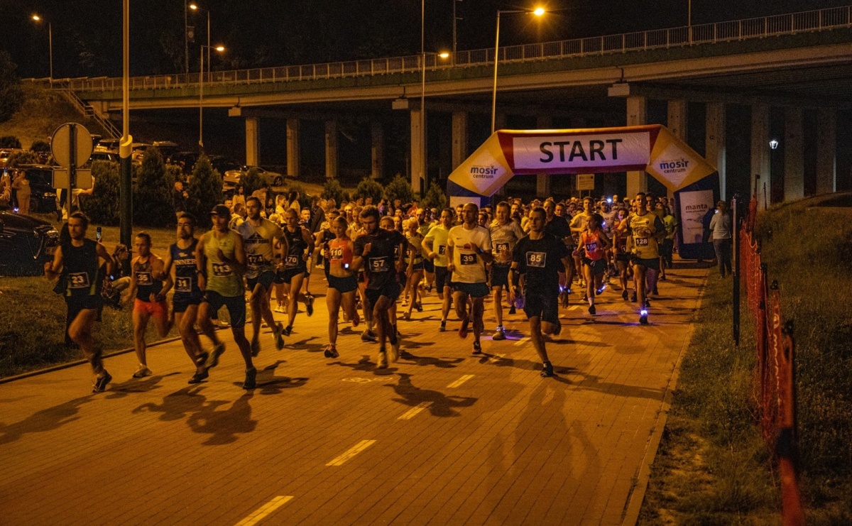 Sportowe emocje po zmroku. Weź udział w XI Nocnym Biegu z Gwiazdami - Serwis informacyjny z Raciborza - naszraciborz.pl