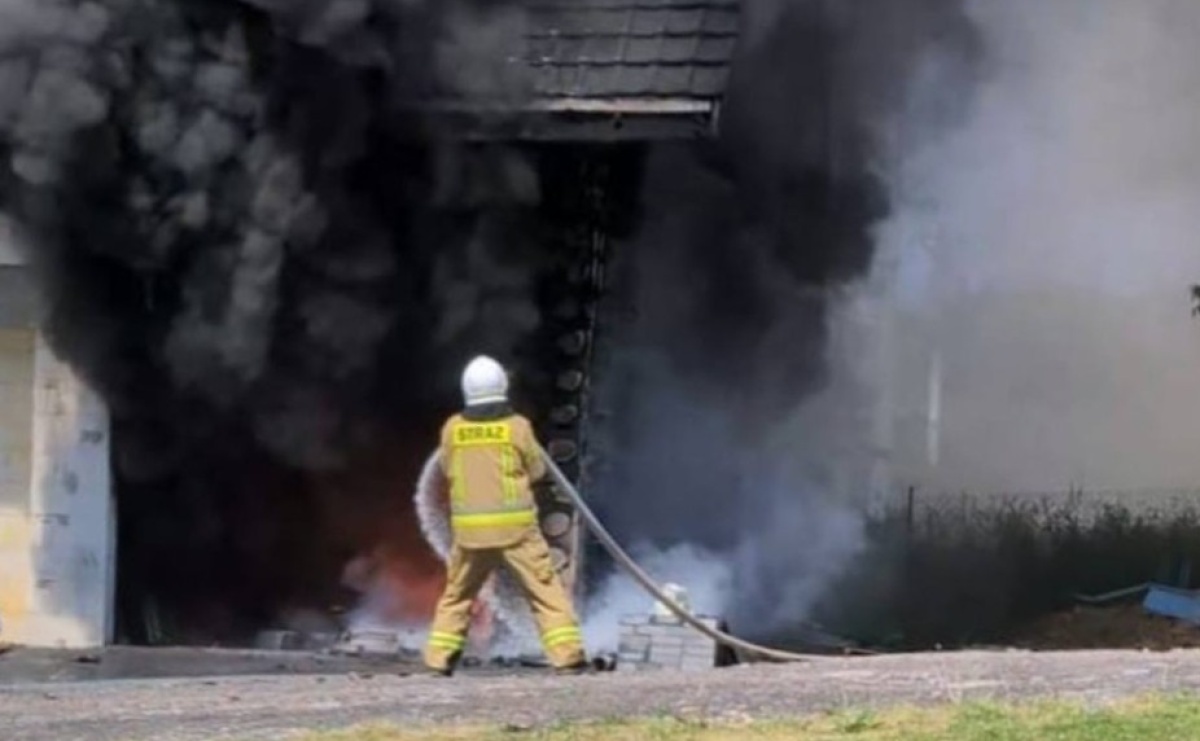 Pożar domu przy Parkowej w Rogowie. Pogorzelcy potrzebują wsparcia - Serwis informacyjny z Raciborza - naszraciborz.pl