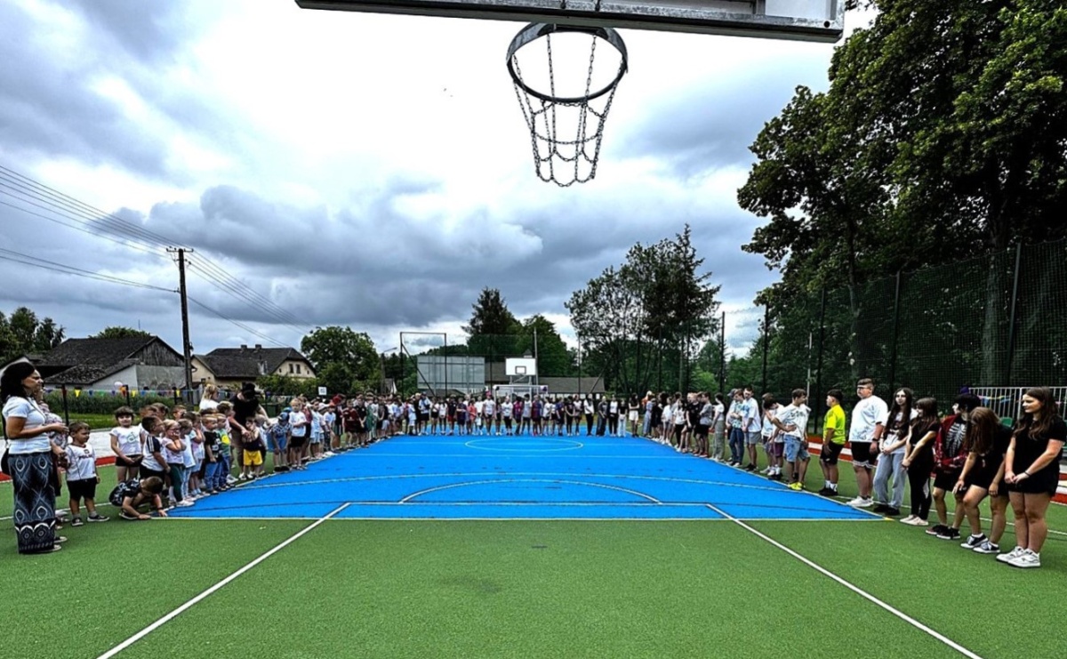 Skrbeńsko ma nowe boisko. Powstało przy miejscowym ZSP - Serwis informacyjny z Raciborza - naszraciborz.pl